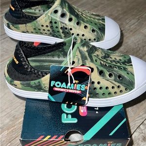 Brand New in Box - Boys size 13 Skechers foamies
